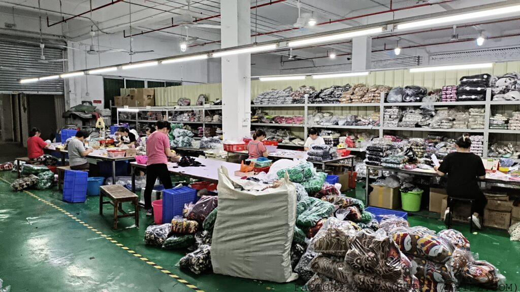 The workshop of Foshan Trendy South Embroidery Co., Ltd. 